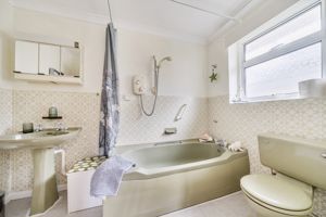 Ensuite Bathroom- click for photo gallery